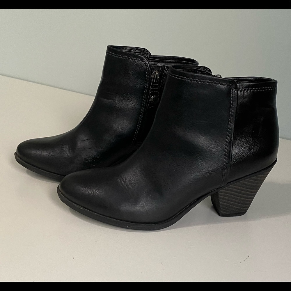 Dr Scholl’s stacked heel booties sz.6.5